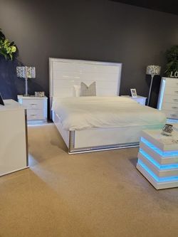 White Finish, Glam, Hight-gloss Queen Bed
