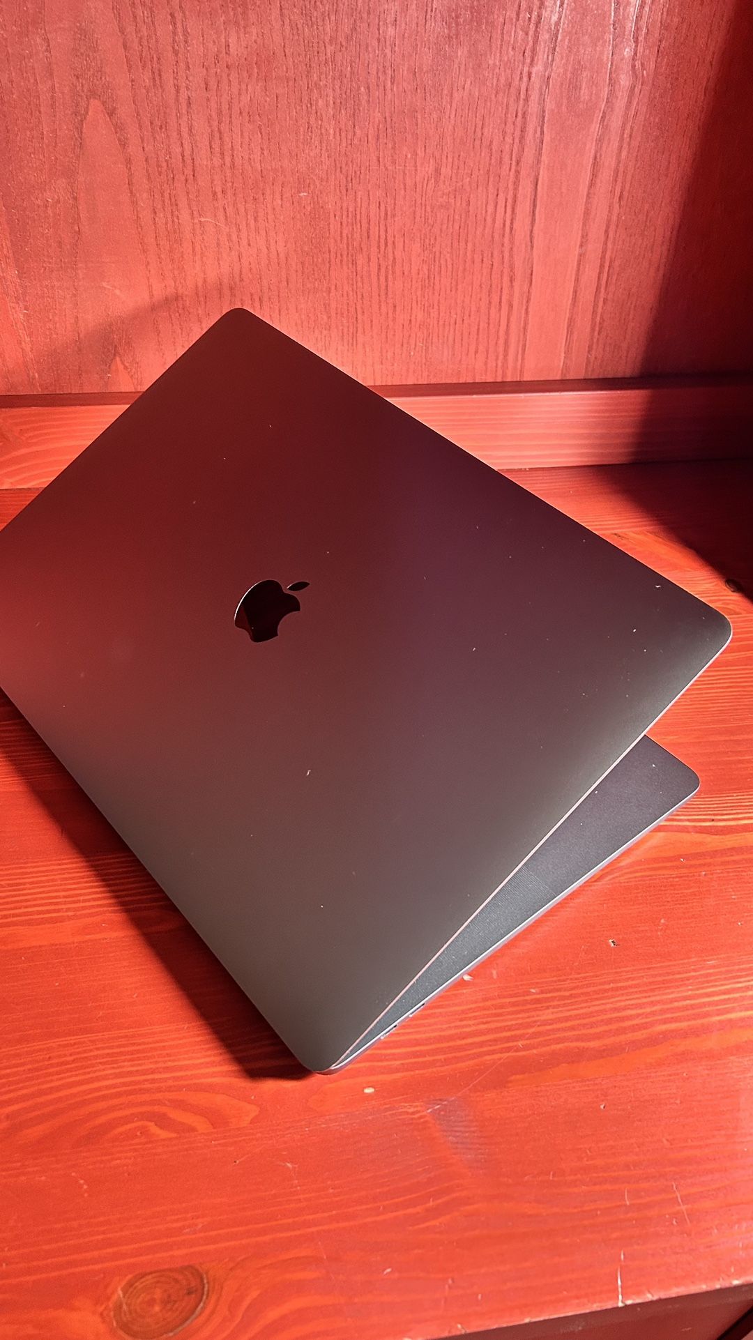 Apple MacBook Pro 15” Retina Touch Bar, I7, 16GB RAM 256GB SSD