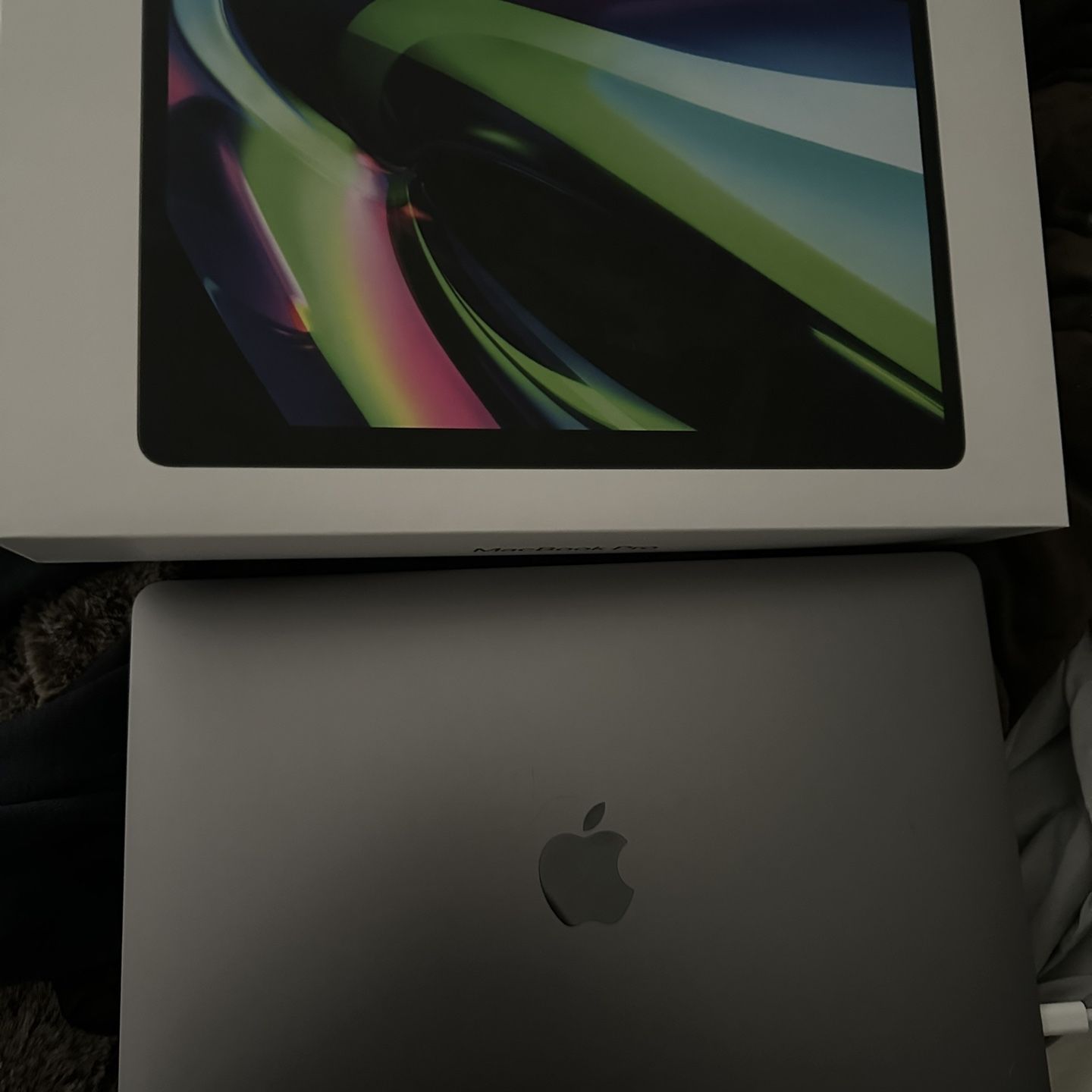 silver macbook pro 13in 256 gb