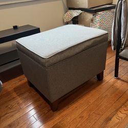 Ottoman With Storage/ Ottoman Con Alamacenamiento