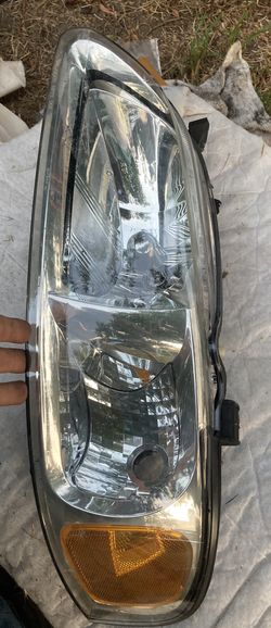 Headlights Headlamps Replacement for Nissan 26060-5M026. Driver side