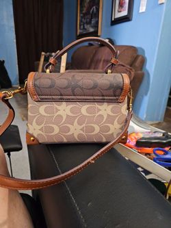 Coach minimalist