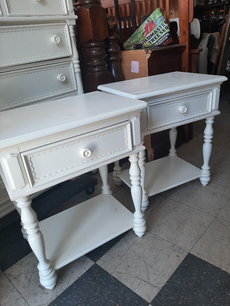 2 Nightstands Or End tables