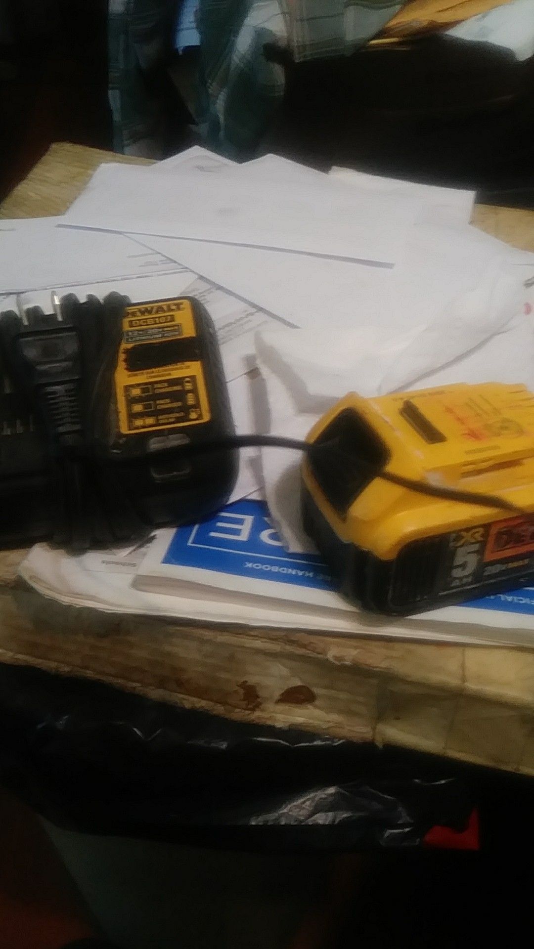 DEWALT 20VOLT 5AH BATTERY & CHARGER