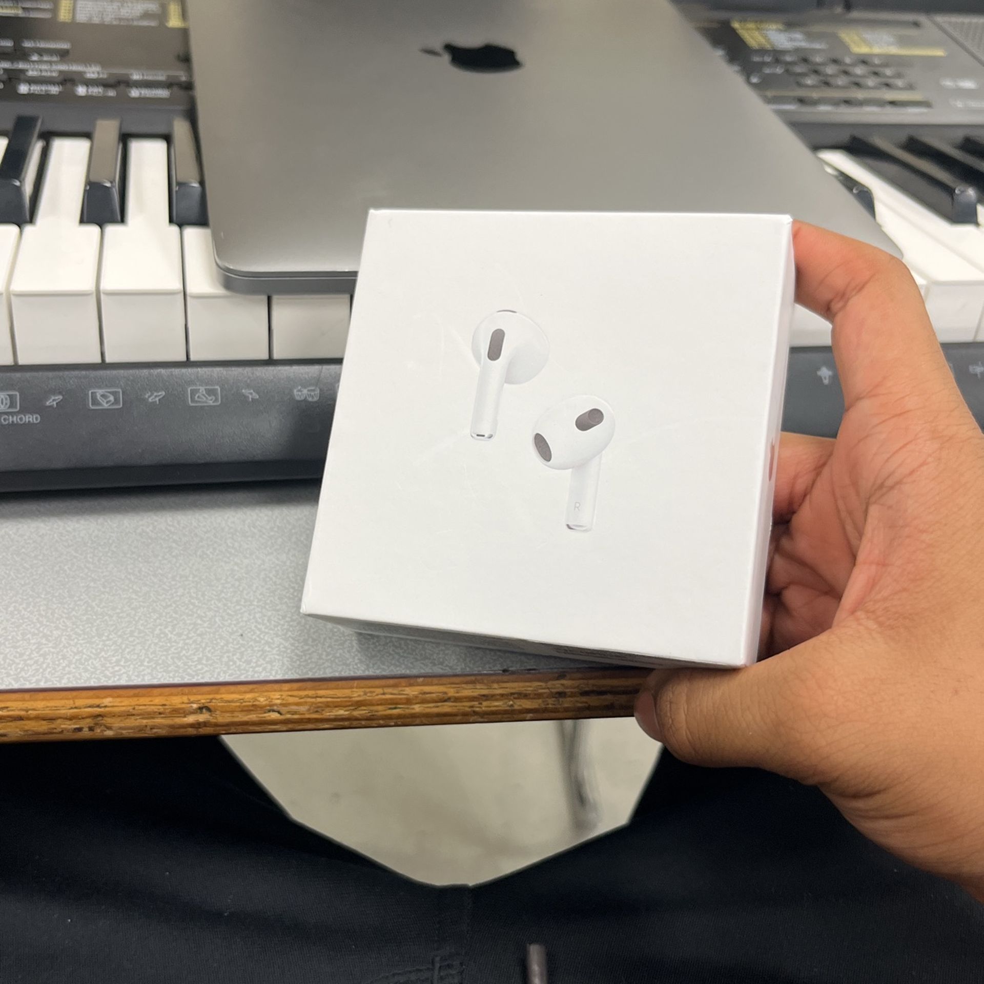 Apple AirPods (3rd Generation)