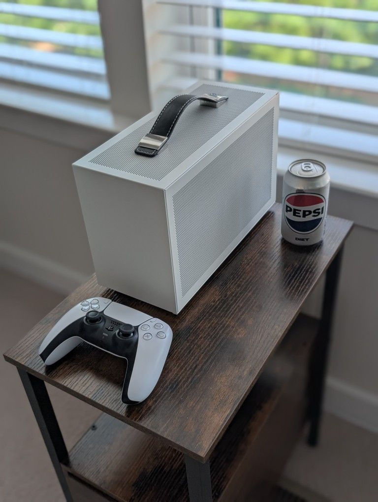 Tiny White Mini ITX PC (8.1L) - Nvidia 5070 + Ryzen 9600X