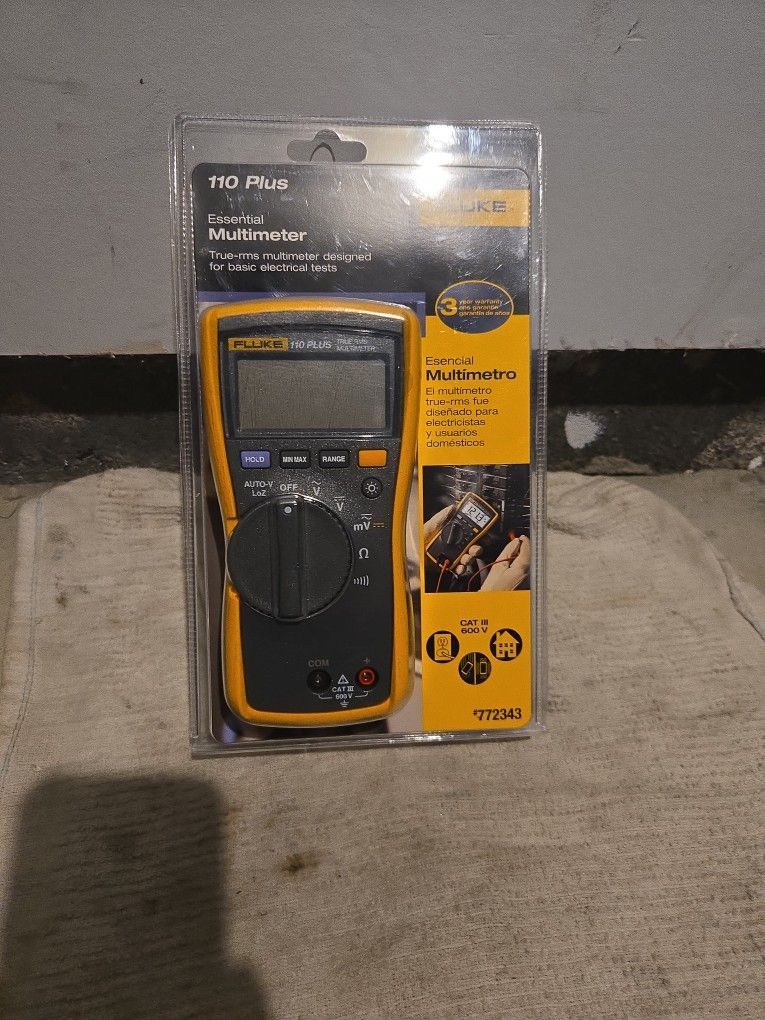 110 PLUS FLUKE ESSENTIAL MULTIMETER
