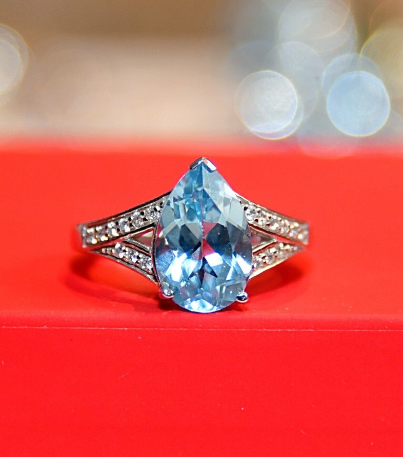 Gorgeous Sky Blue Topaz Sterling Silver Ring