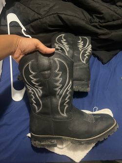 Men black cowboys boots size 8