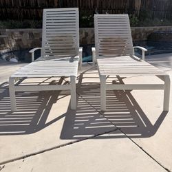 Outdoor Lounge Chairs