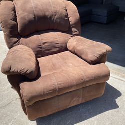 Rocker Recliner Excellent Condition 