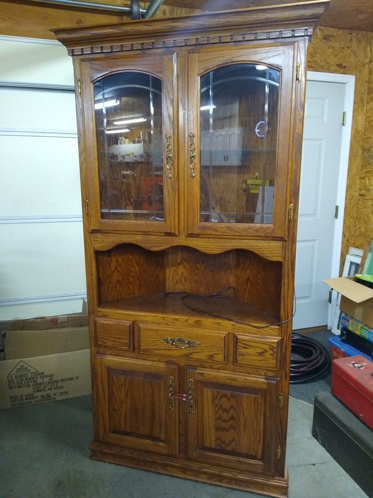 Corner Hutch 