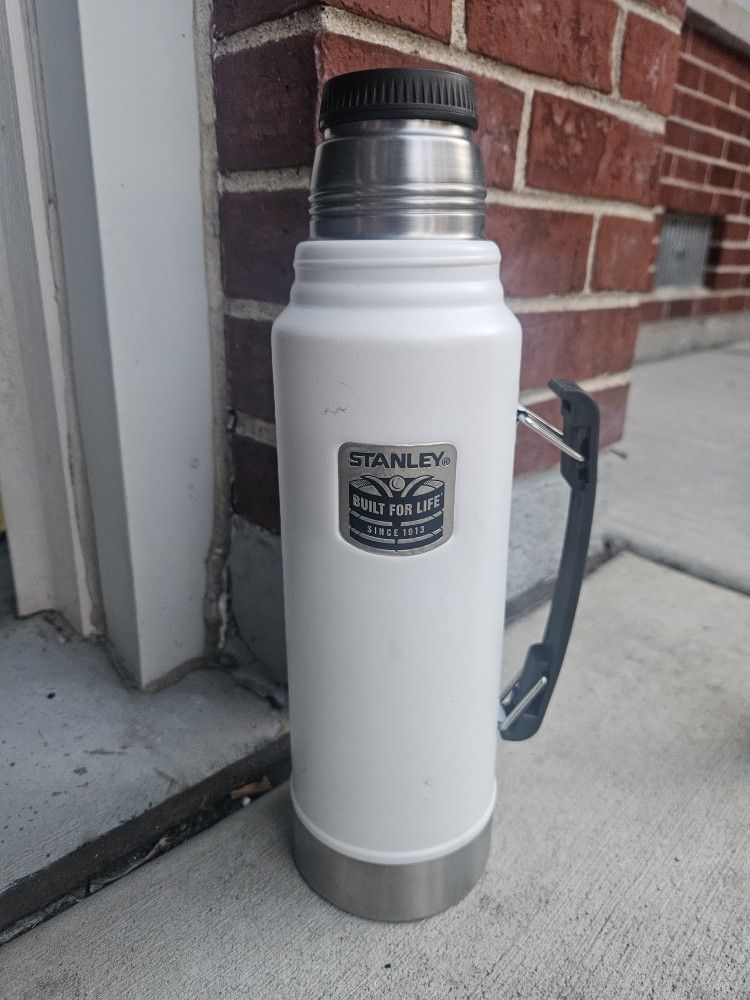 White Stanely Legendary Classic 32 Fl Oz