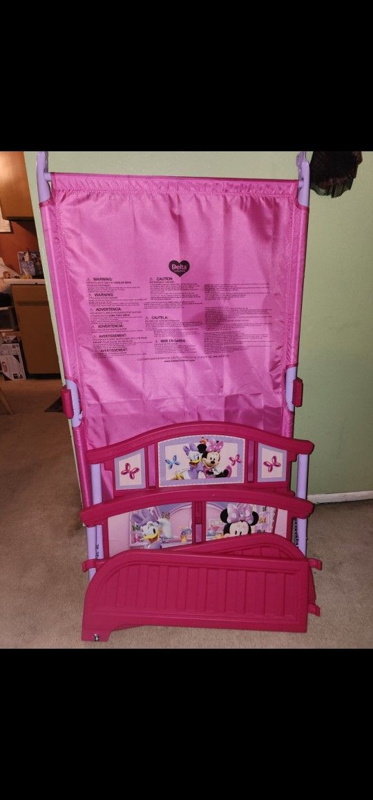 Minnie Mouse Toddler Bed