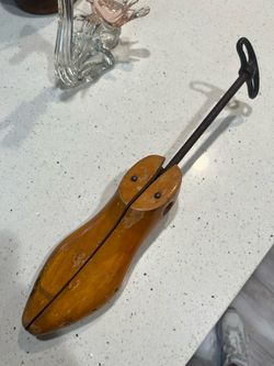 Antique Wooden Shoe Stretcher Cast Iron T Handle Cobbler Tool