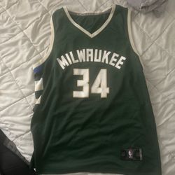 Giannis Antetokounmpo Jersey Size medium