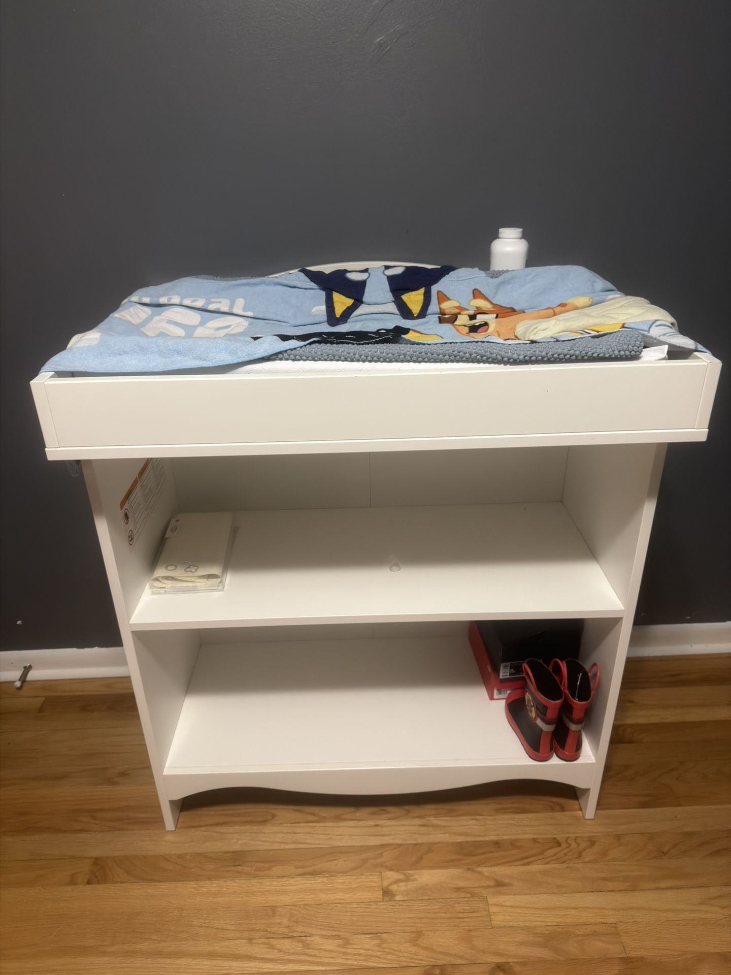 Baby Changing Station With Shelves 