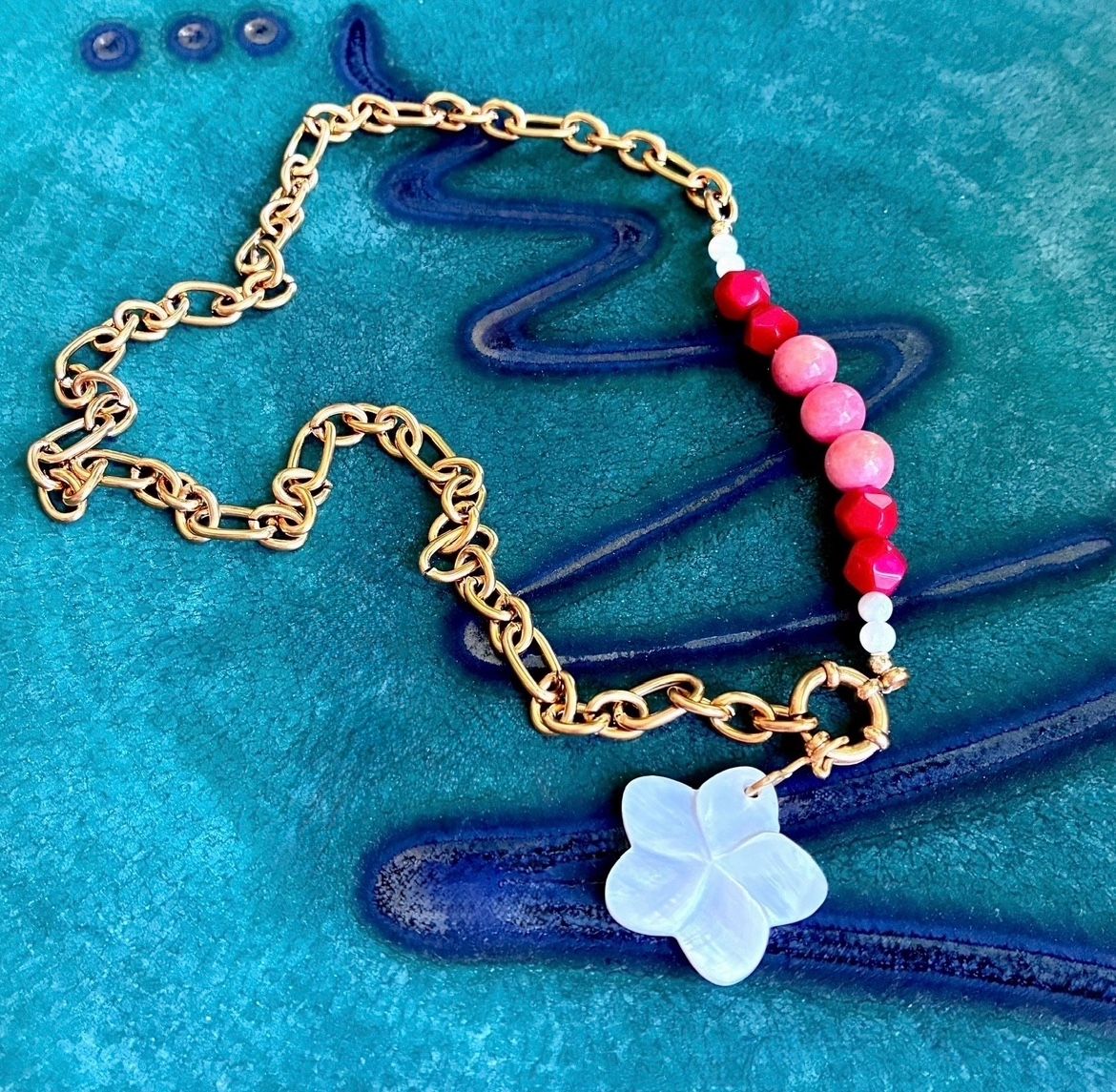 Vanessa Necklace Floral Stone Bead 18k Gold Plated Stainless Steel Cable Chain