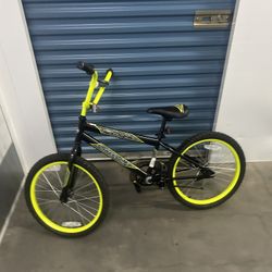 Kids Mountain Bike Excellent Condition 