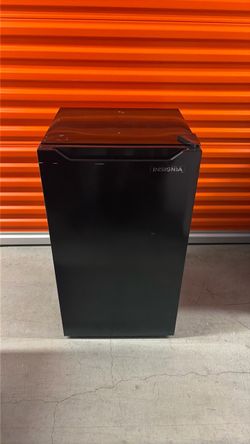 Insignia Mini Fridge Black Compact Refrigerator NS- CF33BK6