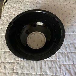 Vintage PYREX 325 black with clear bottom. good condition