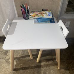 Kids Table/chairs