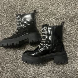 Black Women's Shoes - Size 6