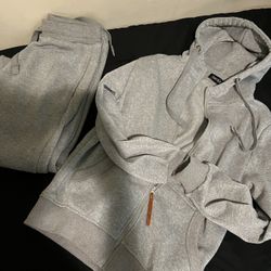 gray sweatsuit outfit 