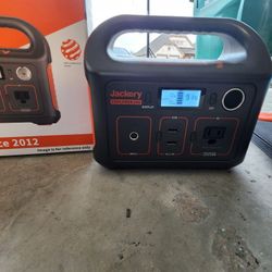 Jackery Exploerer 240