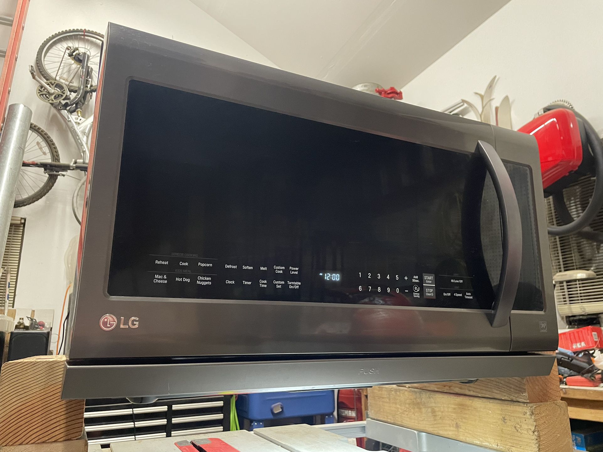 LG Under cabinet Microwave Black Stainless 