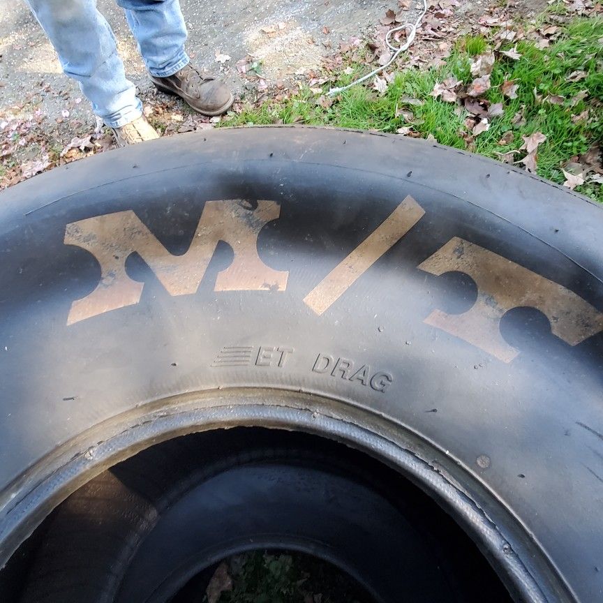 33.0/16.5-15S MICKEY THOMPSON RACING SLICKS