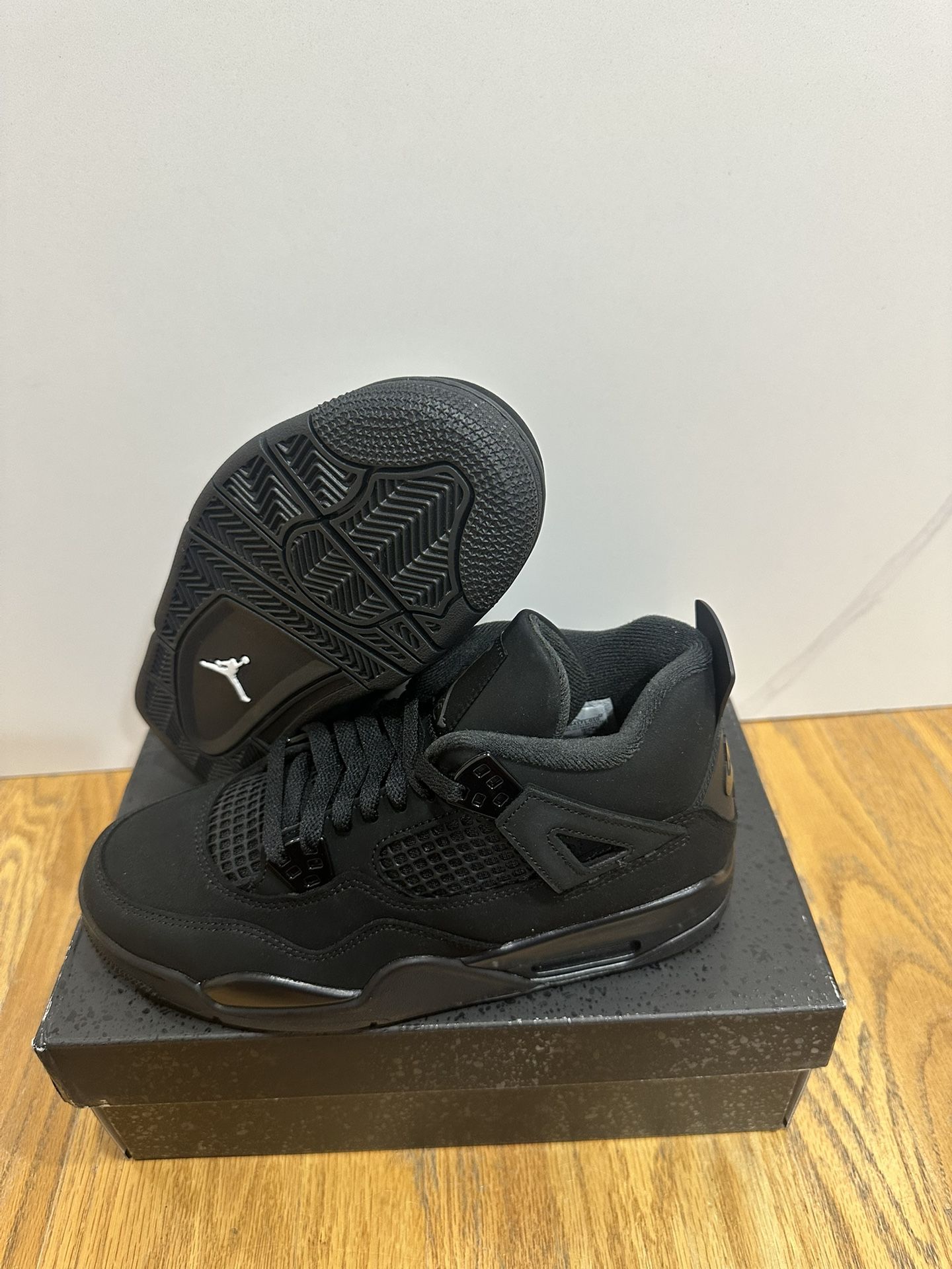 Air Jordan 4 Retro OG ‘Black Cats' IB4171-010 Size 6.5Y / 8 Womens Brand New