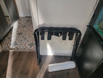 2 luggage racks