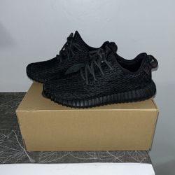 Adidas: Yeezy Boost 350 - Pirate Black (SIZE 9.5 - MEN) (PRE-OWNED) (2023)