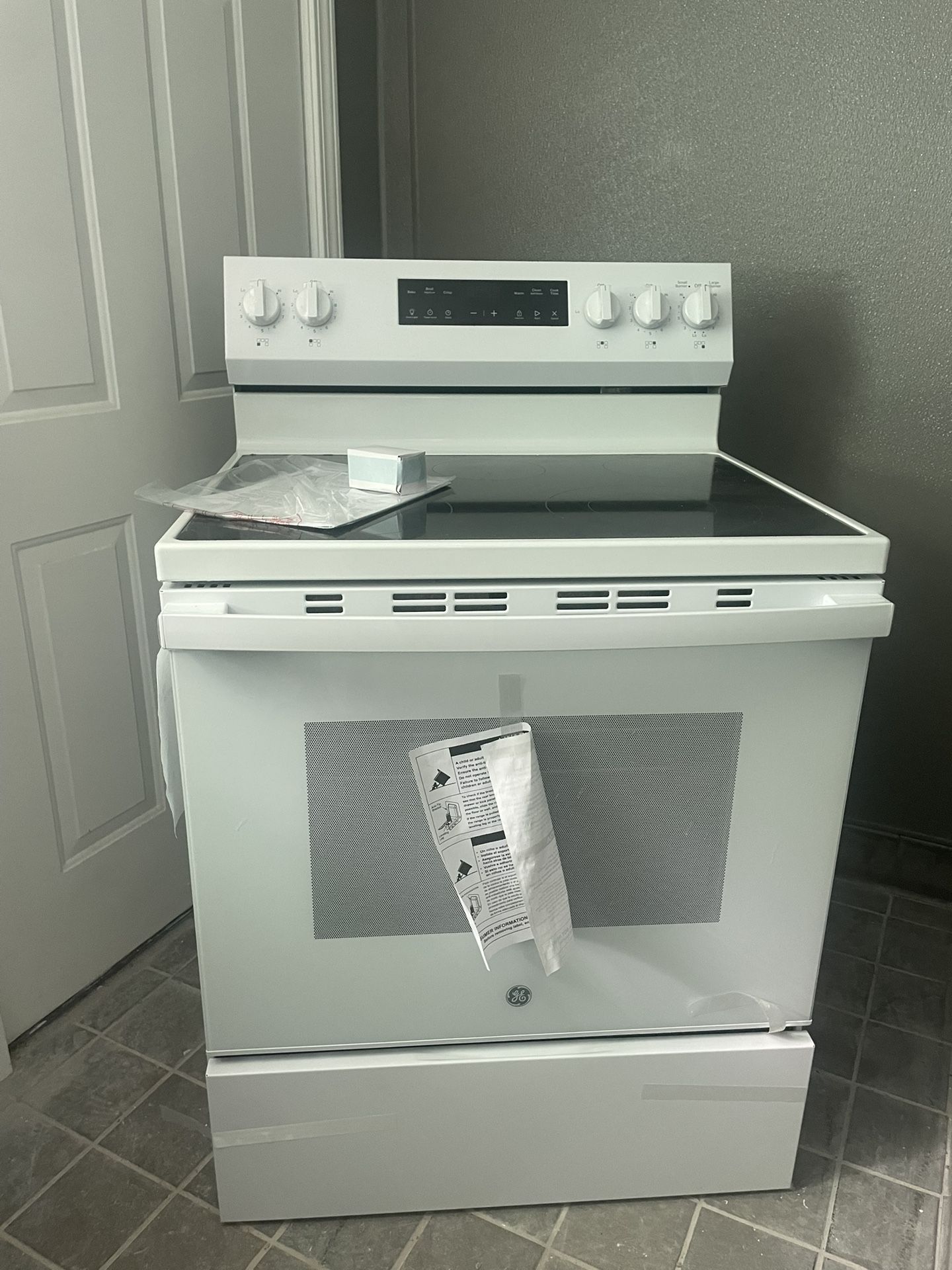 Electric Oven Range And Matching Microwave