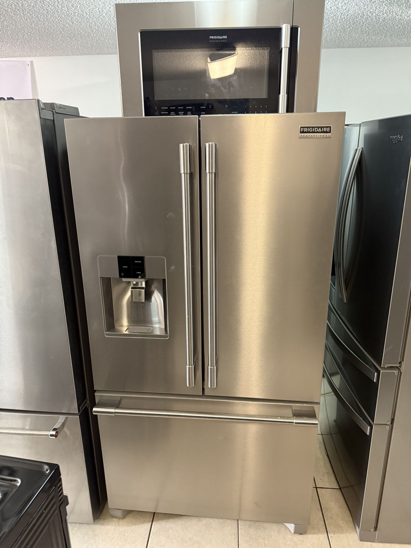 Frigidaire PROFFESIONAL Refrigerator And Microwave