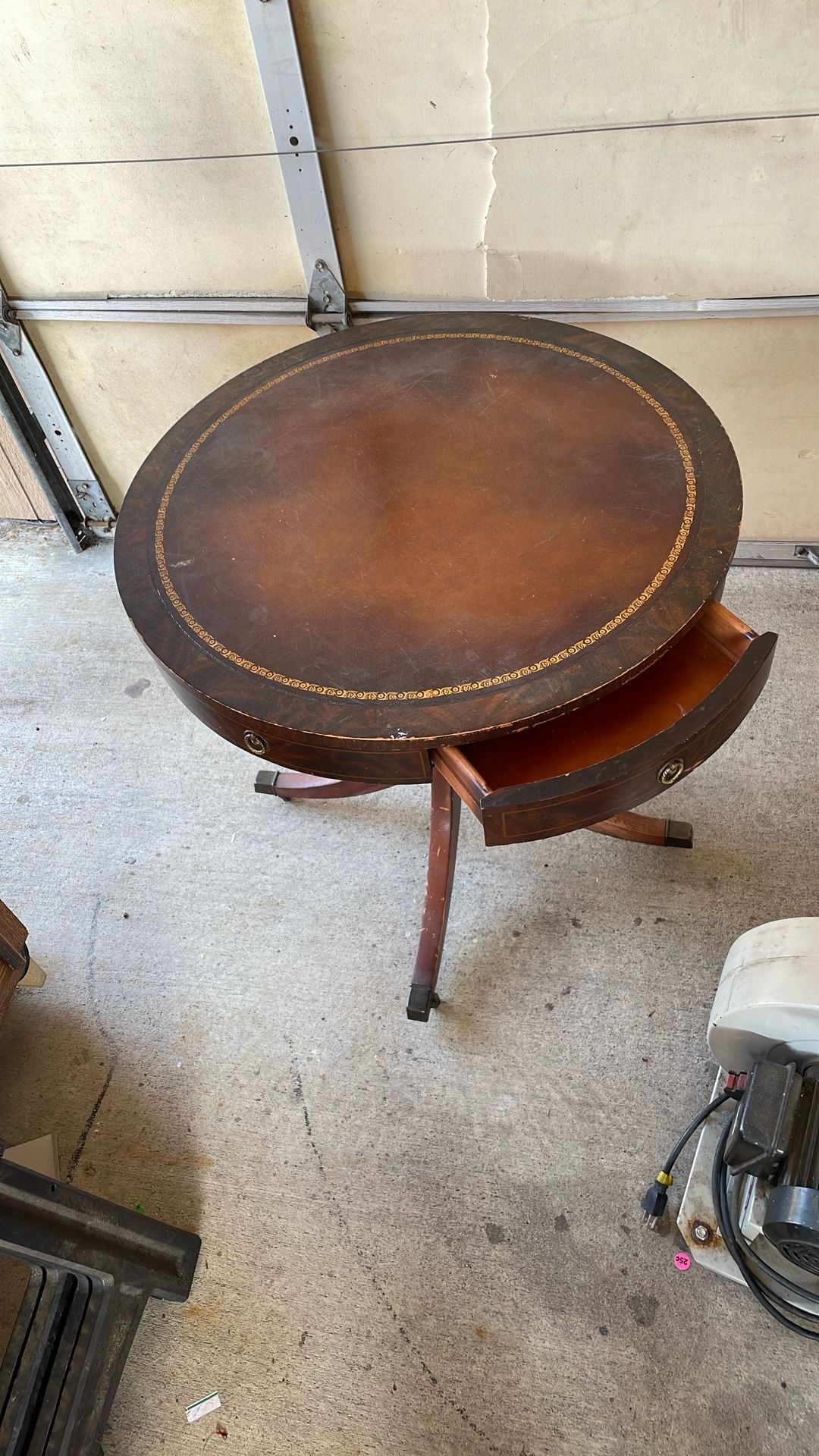 Round Table 