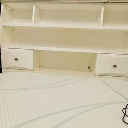 Tempur Pedic Full Size Bed With Bookcase  Headboard And Footboard 