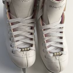 White ice skates girls size 3 - Reidell Pearl