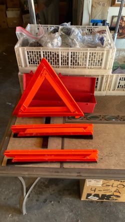 Triangle emergency reflector never used