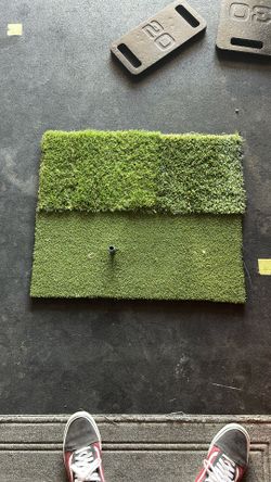 Golf chipping driving mat