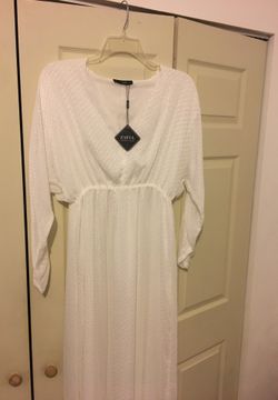 White sheer like dress with tag 🏷 (large) size 8