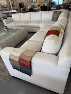 Sofas Sectionals// Seccional in Stock