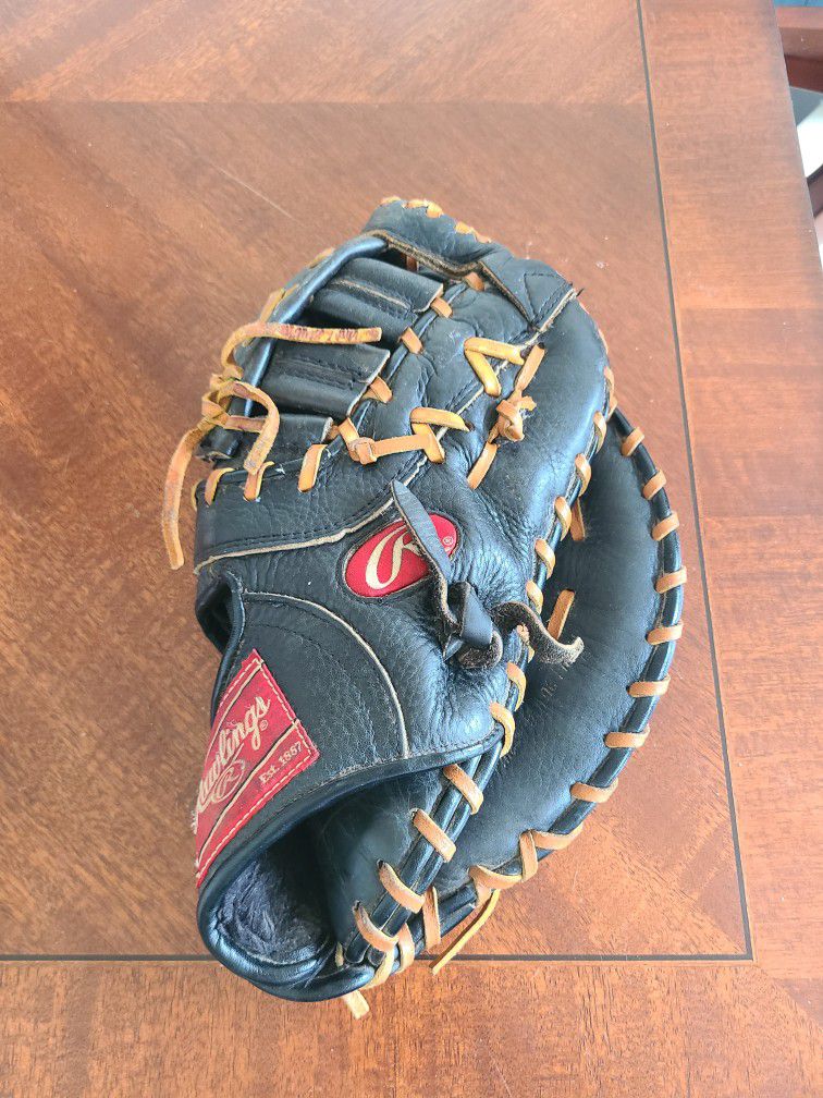 RAWLINGS 1ST BASE MITT ( RIGHT HANDED PLAYER)