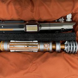 Star Wars Galaxy's Edge Leia Luke Legacy Lightsaber LE 3000