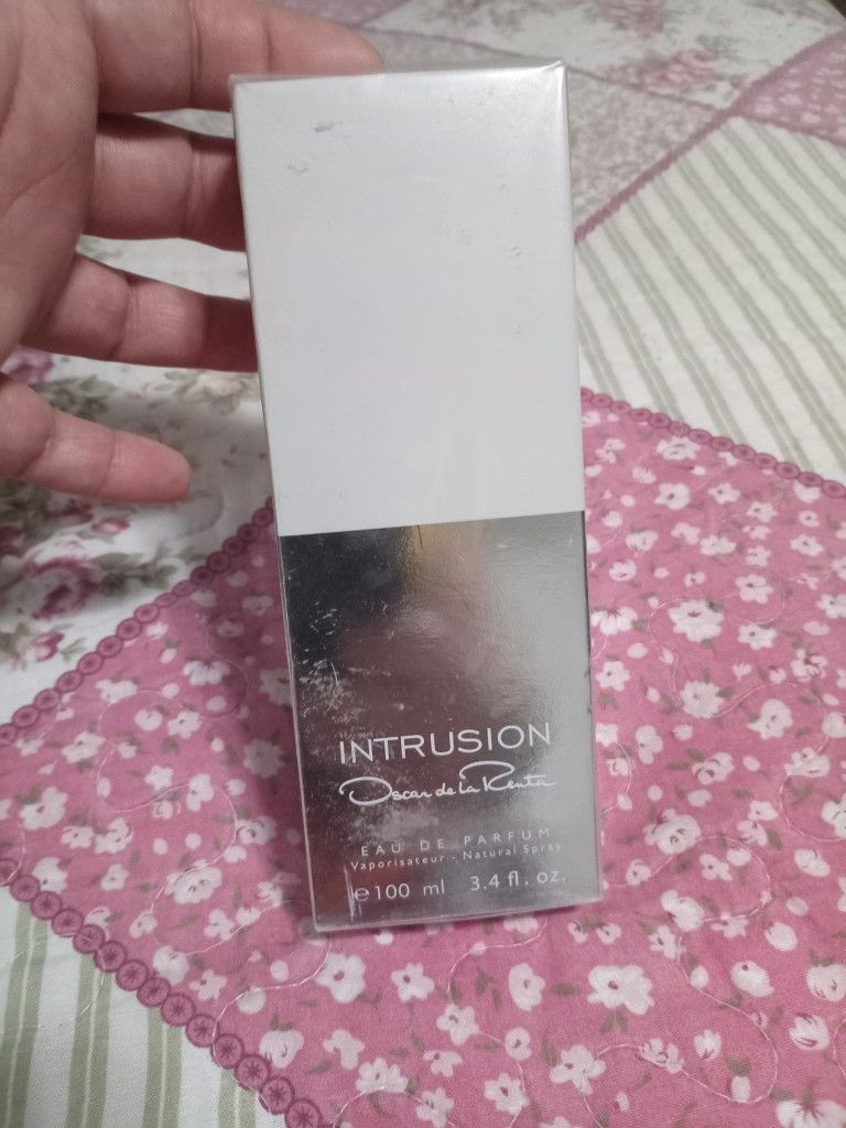 Oscar De La Renta Perfume