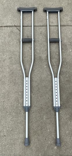 CRUTCHESfor person 5 to 6 feet tall FIRM PRICE.  is in eaglerock