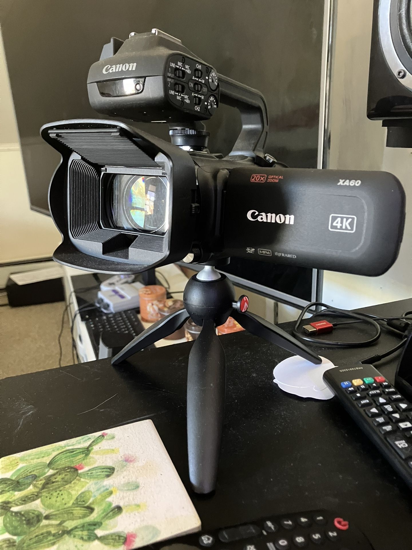 Canon XA60 4K Camcorder w. Charger