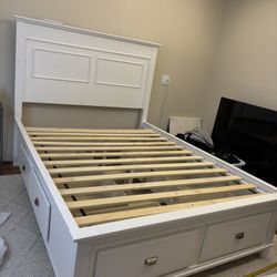 Queen Bed With Drawers 