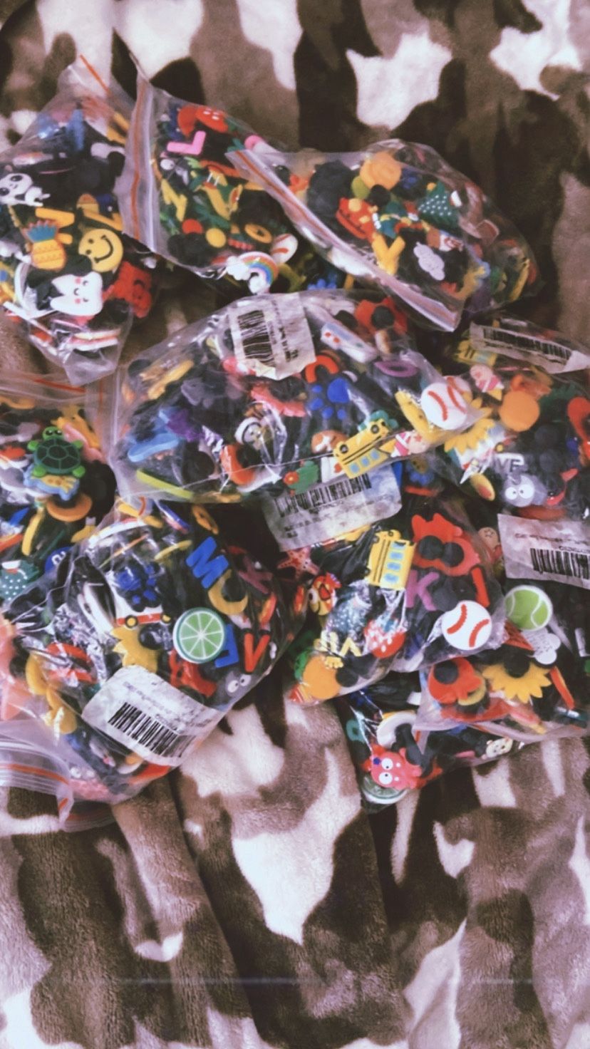 Croc Charms We Have 11 Bags 10 For Each